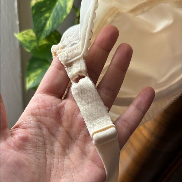 🎀 Vintage 🎀 Bali Cream Bra Size 34 C - Picture 6 of 12